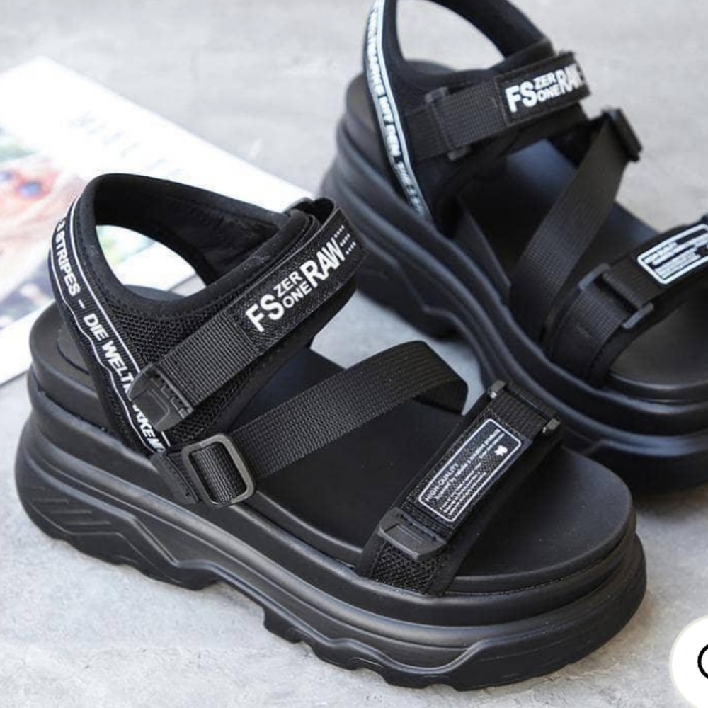 Ventura black sandals